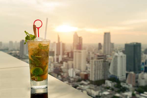 Mojito in front of a skyline