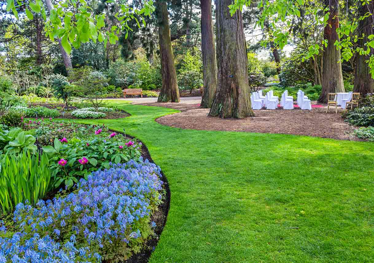 wedding seating in botanical garden