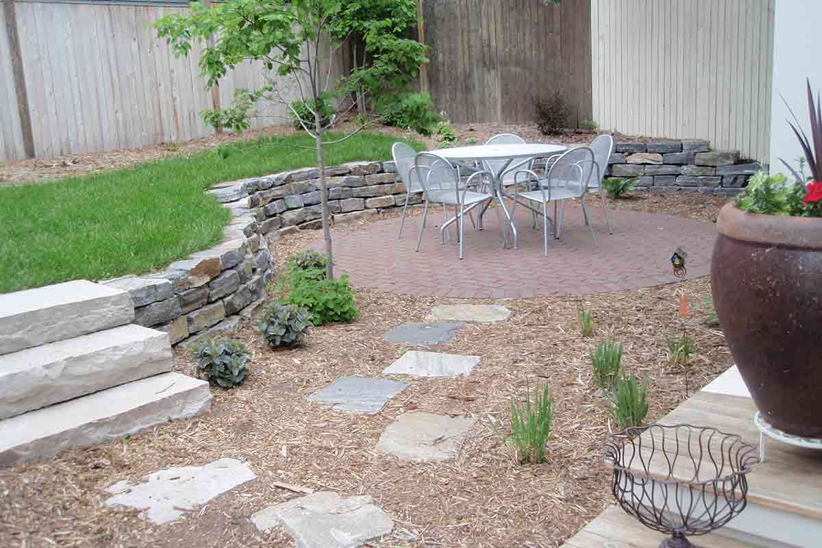 small-yard-with-patio-table-and-chairs