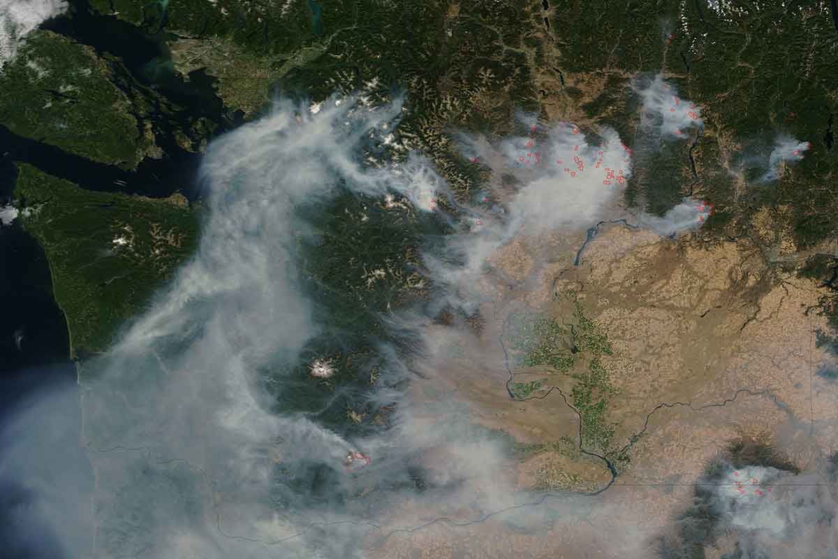 aerial image of wildfire smoke over washington