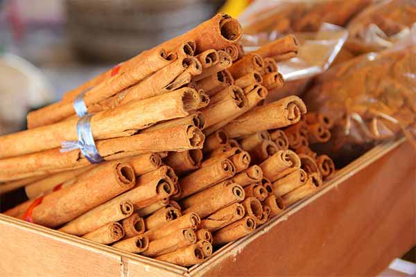  cinnamon sticks in a wooden box