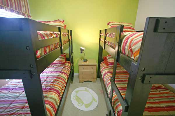 4 bunk beds in green room